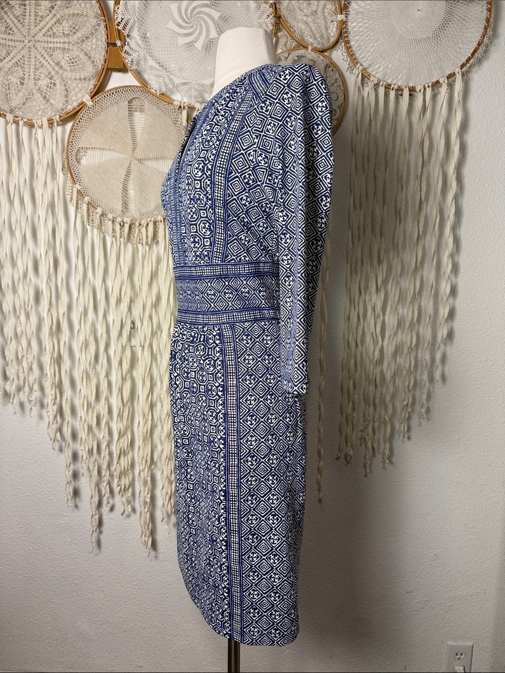 J. McLaughlin Blue and White 3/4 Sleeve Printed Dress Size Small - Picture 5 of 11